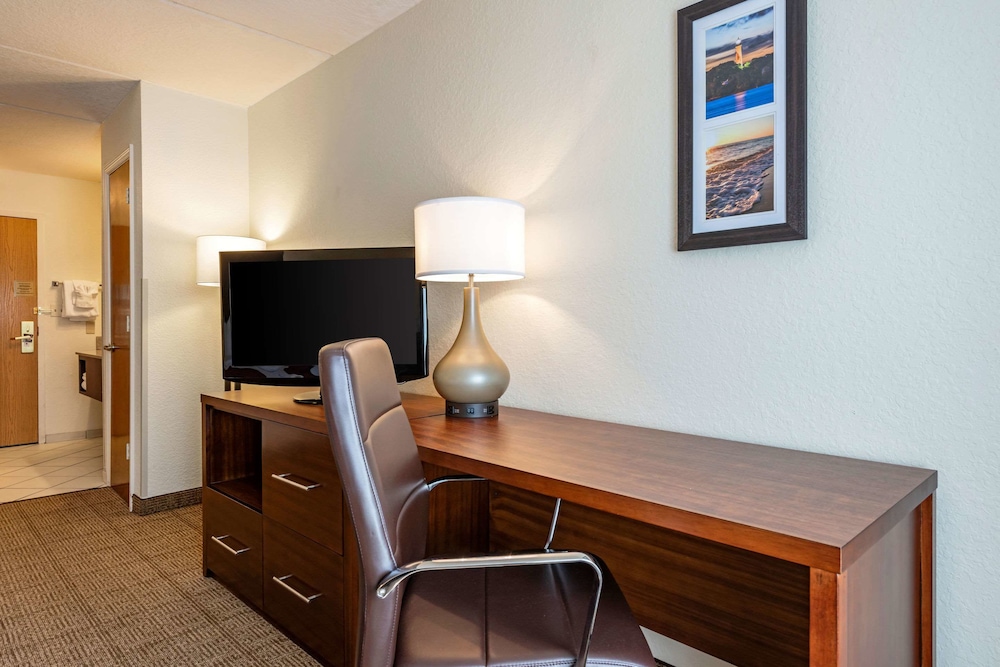 Comfort Inn Kissimmee Lake Buena Vista South photo2