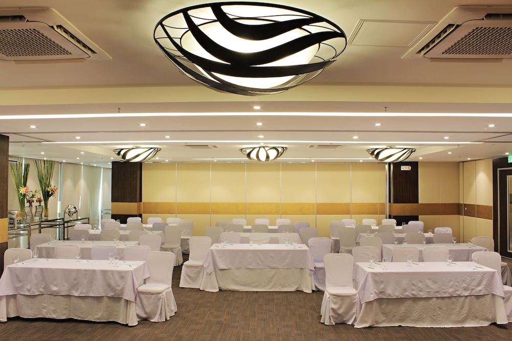 Bayfront Hotel Cebu - North Reclamation 60/67