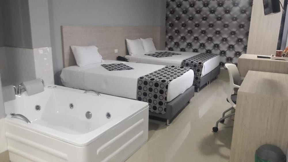 Hotel Lleras Express 18/41