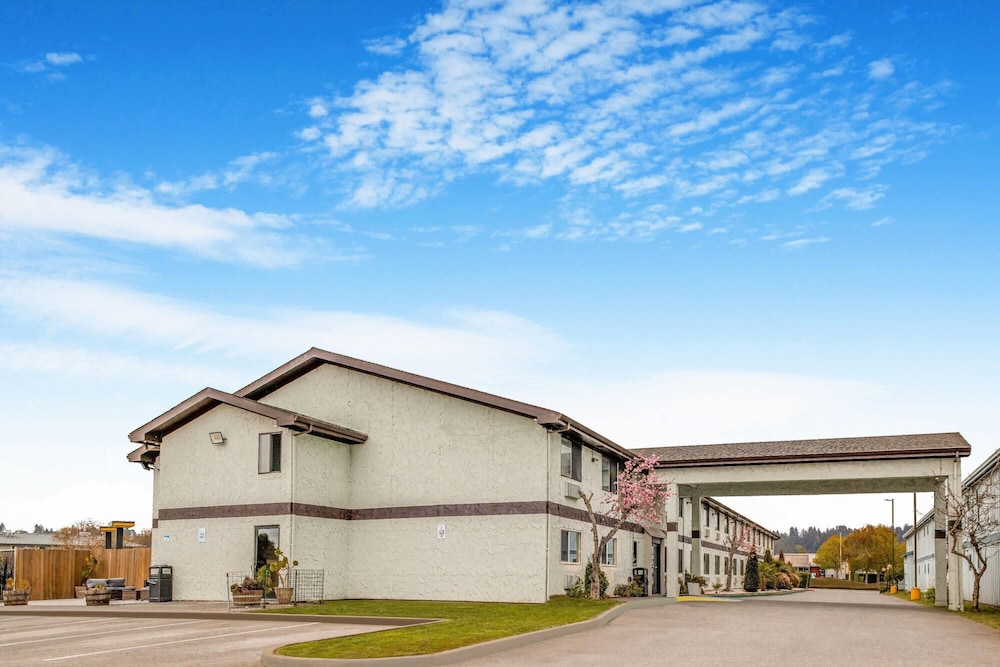 Super 8 By Wyndham Arcata in ARCATA - CA
