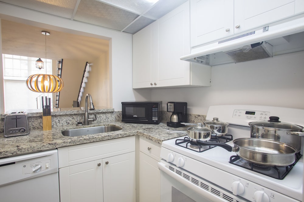 Coral Reef Suites 75/75