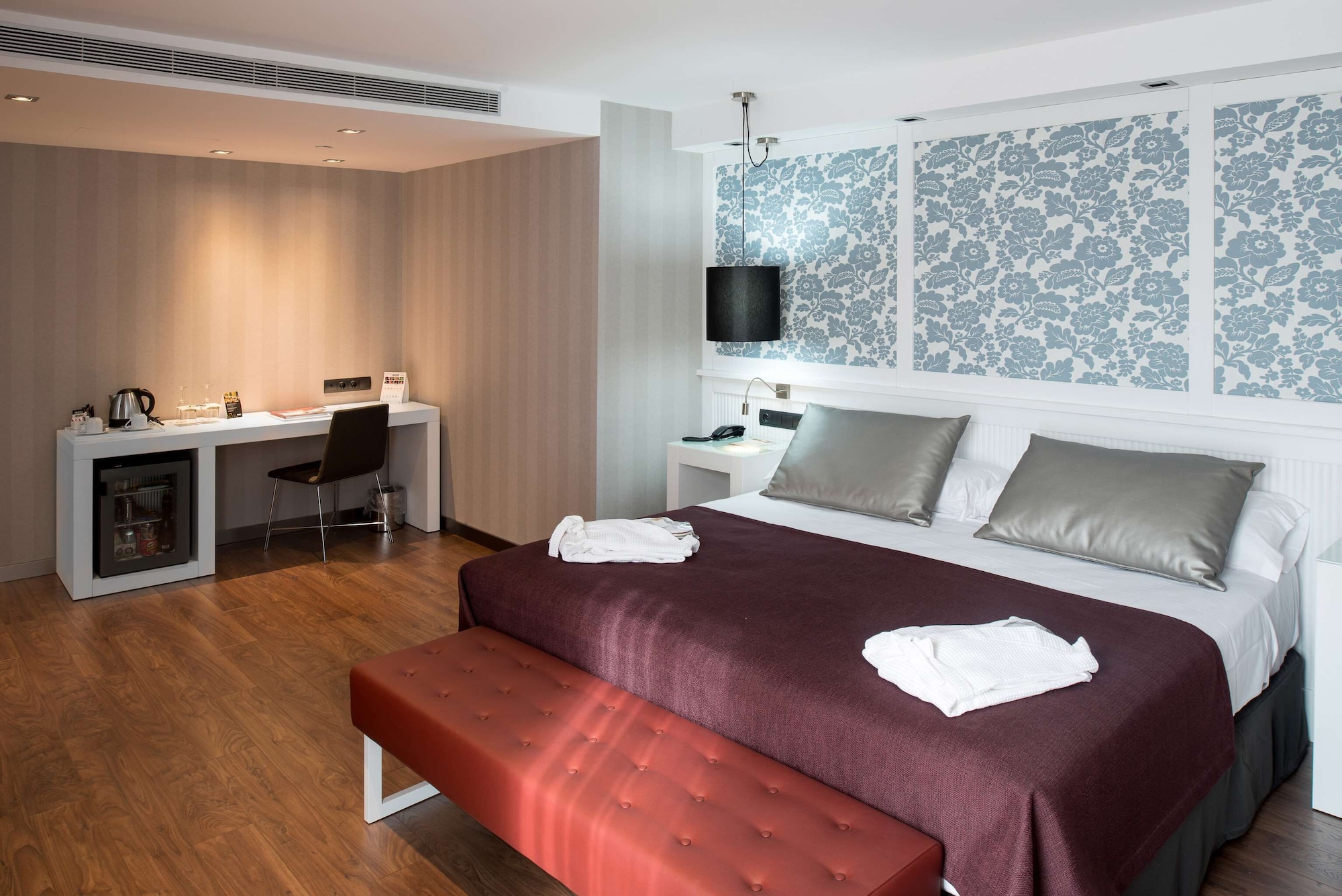 Suite, King Bed