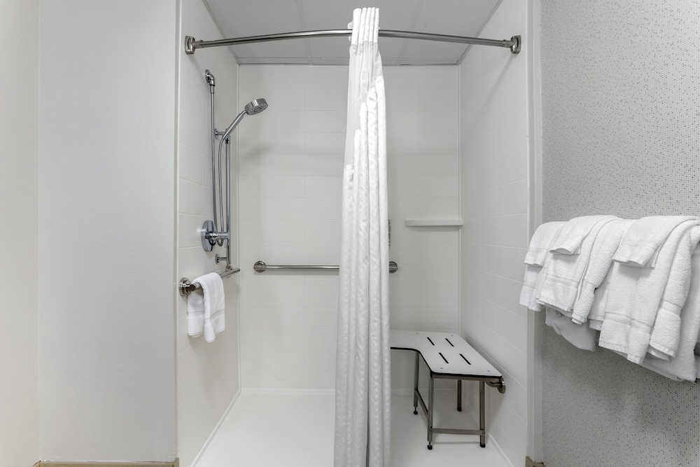 Holiday Inn Express Hotel Suites Harrison 38/56