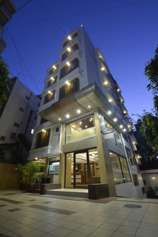 HOTEL ACCOLADE 2/28