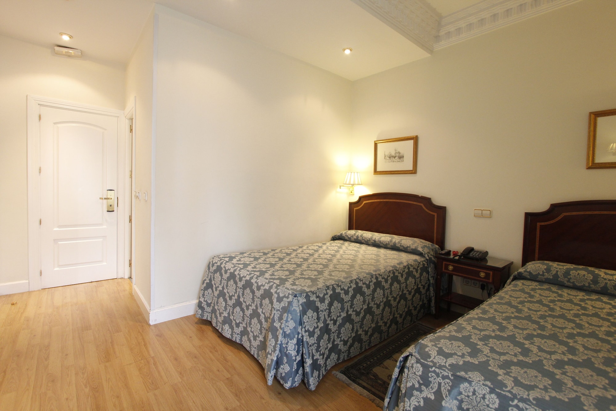 ROOM, DOUBLE BED, WITH EXTRA BED