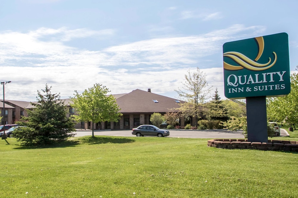 Quality Inn & Suites Sun Prairie Madison East 1/32