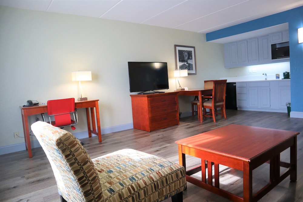 Baymont by Wyndham Norcross Atlanta Price Calendar 11/18
