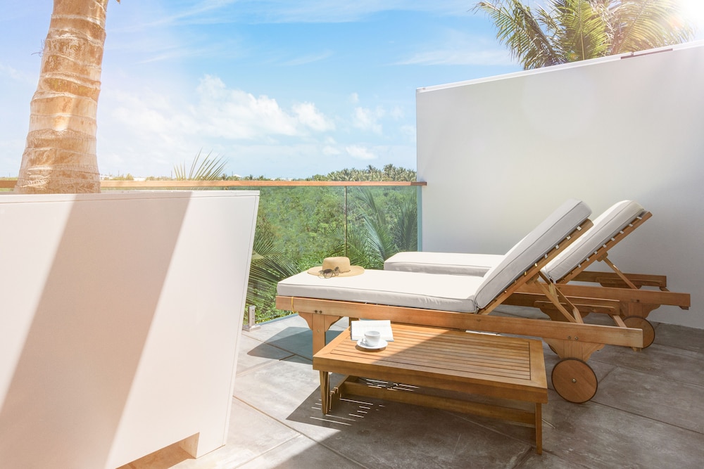 The Oasis At Grace Bay 4/50