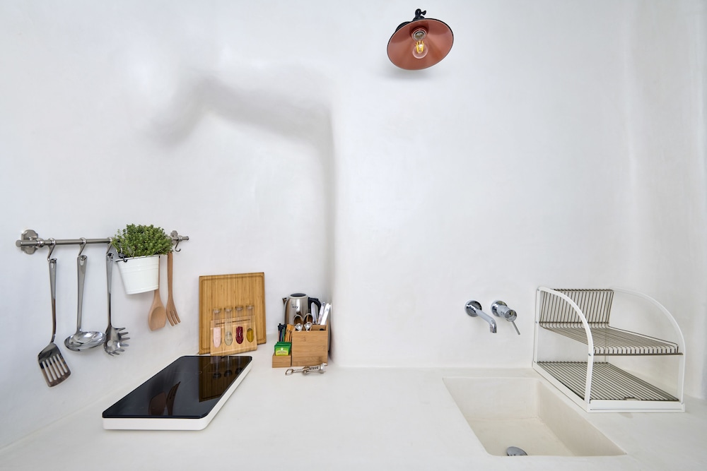 Cave Suite Oia 2/30
