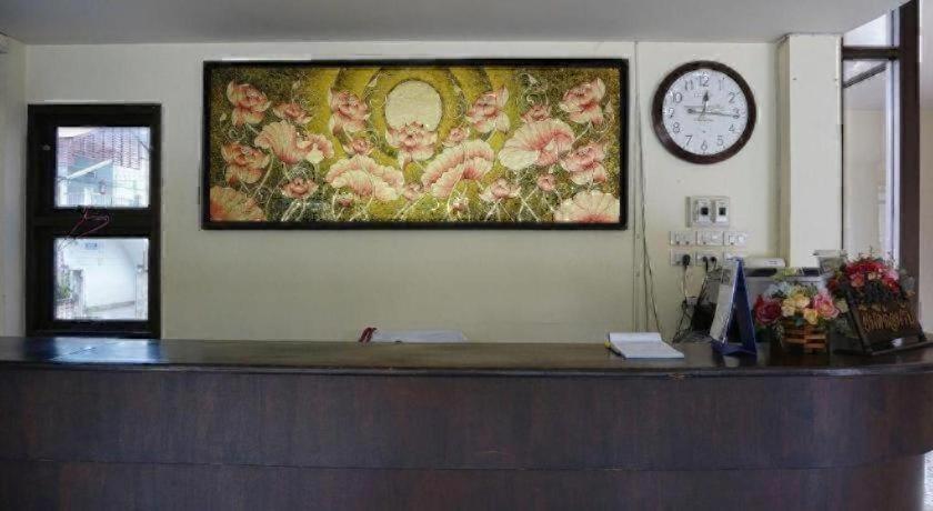 Ponburi Hotel 15/90