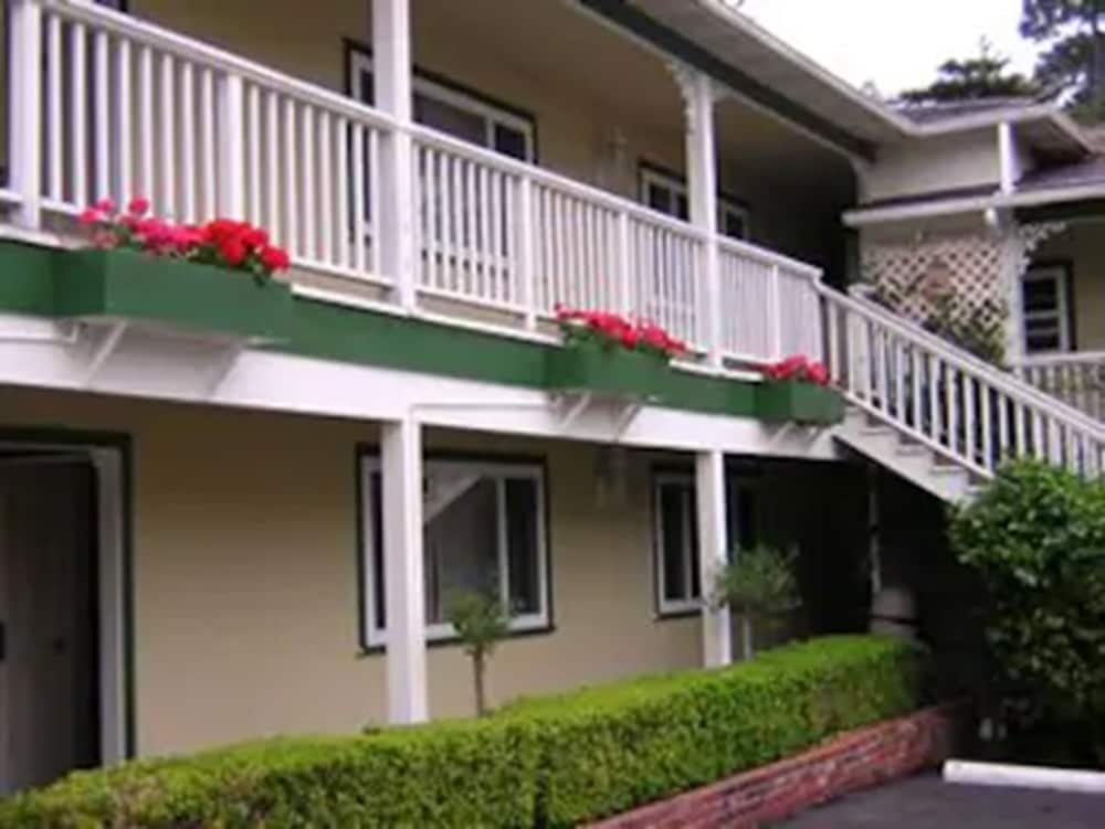 Carmel Inn And Suites 6/34