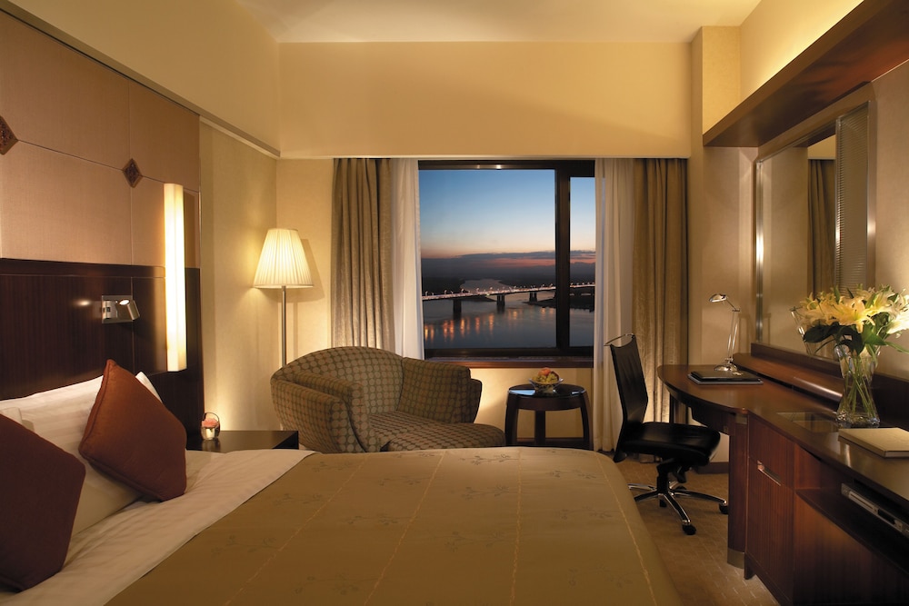 Shangri La Harbin 53/69