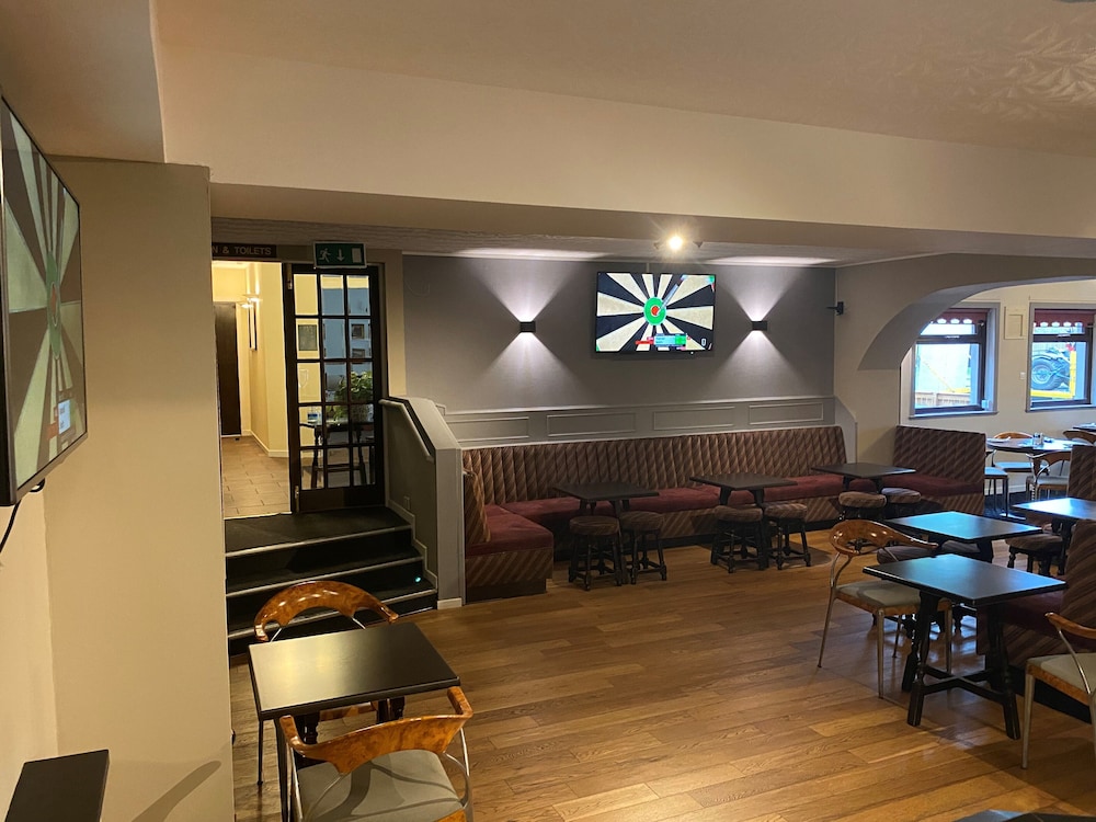 Smithton Hotel 52/70
