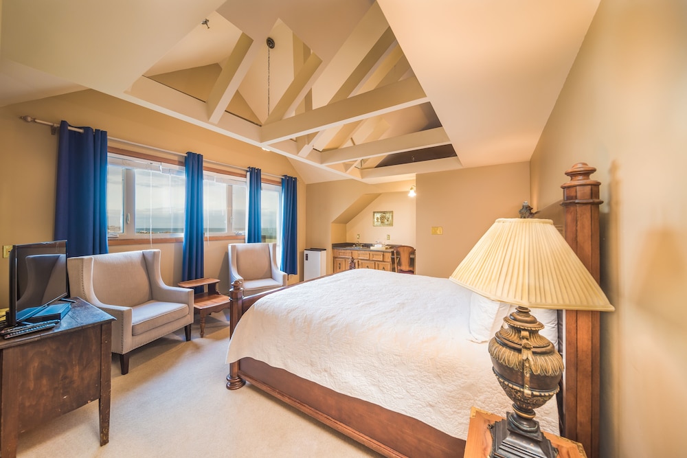 Dashwood Manor Seaside Bed & Breakfast 13/50