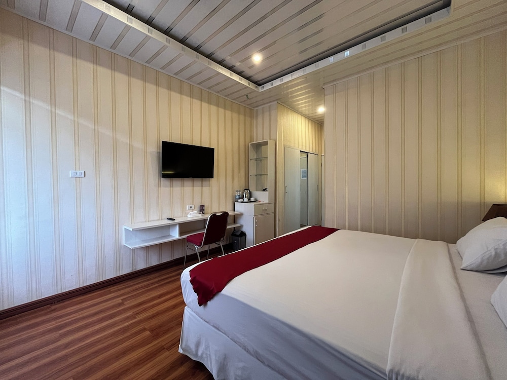 غرفة سوبيريور بسرير كوين، Grand Tamaro Hotel Parapat 4/8