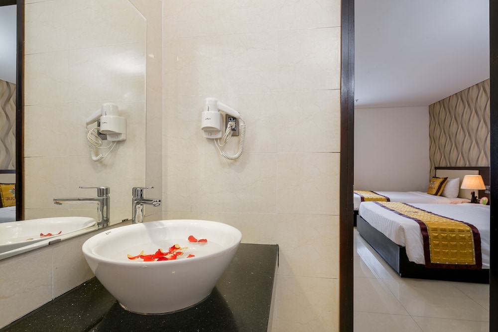 Bantique Hotel 25/30