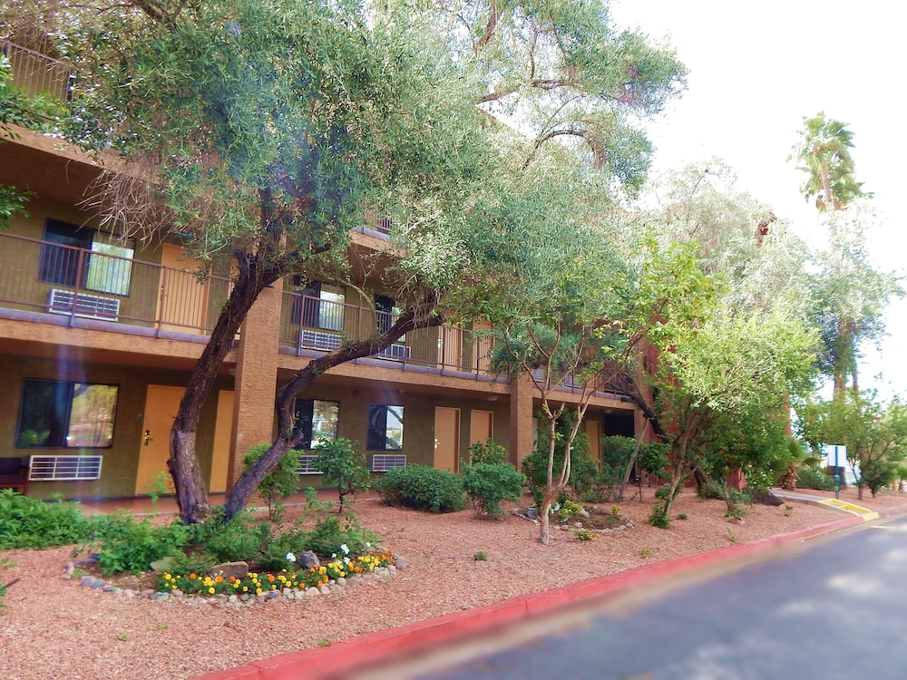 Victory Inn Suites North Phoenix(ex Comfort Inn) image