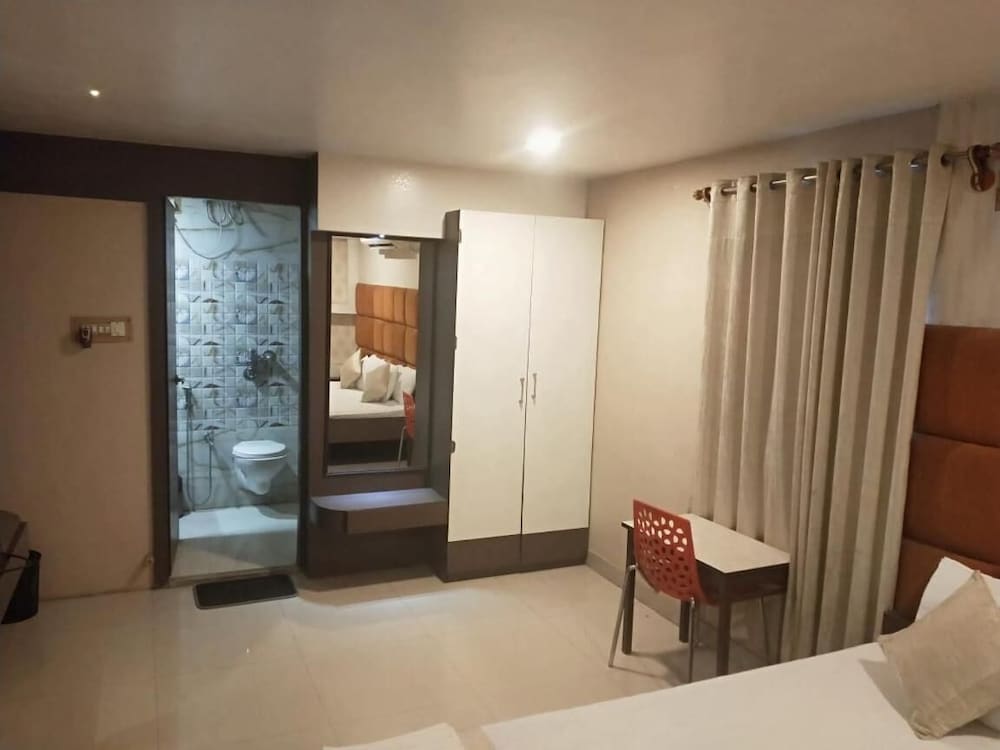 Hotel Eastern Plaza 33/52