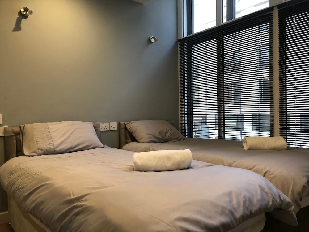 STANDARD, TWIN BEDS, CITY VIEW