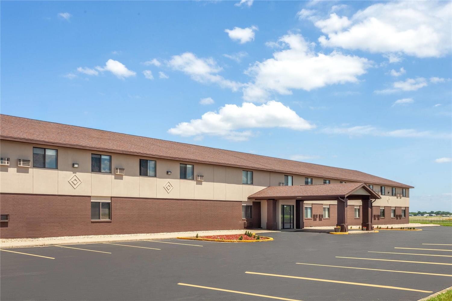 Baymont by Wyndham Oshkosh Airport 29/32