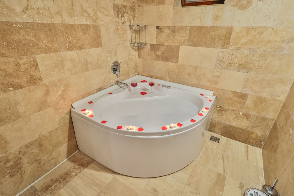 Bedrock Cave Hotel 23/50