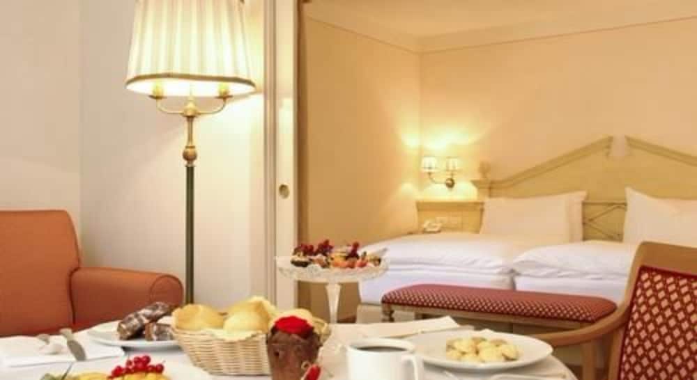 CLASSIC, SUITE, DOUBLE BED, SOFA