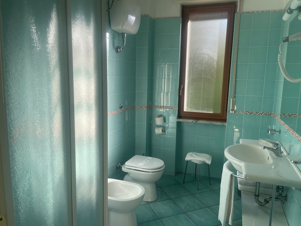 Hotel Marad 66/68