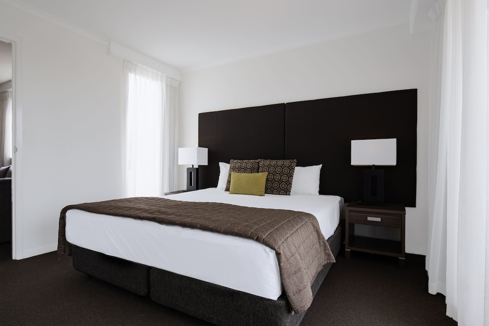Mantra Coolangatta Beach 14/63