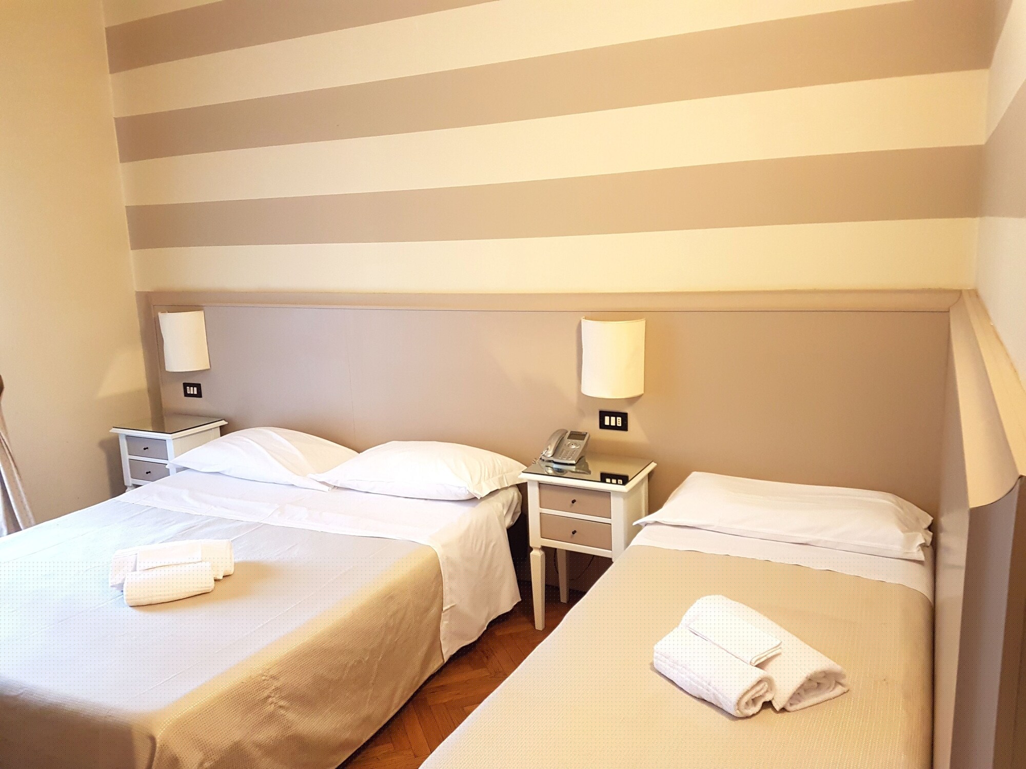 ROOM, TRIPLE, 1 DOUBLE AND 1 SINGLE BED