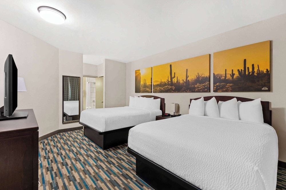 Studio, Suite, 2 Queen Beds, Pool Side