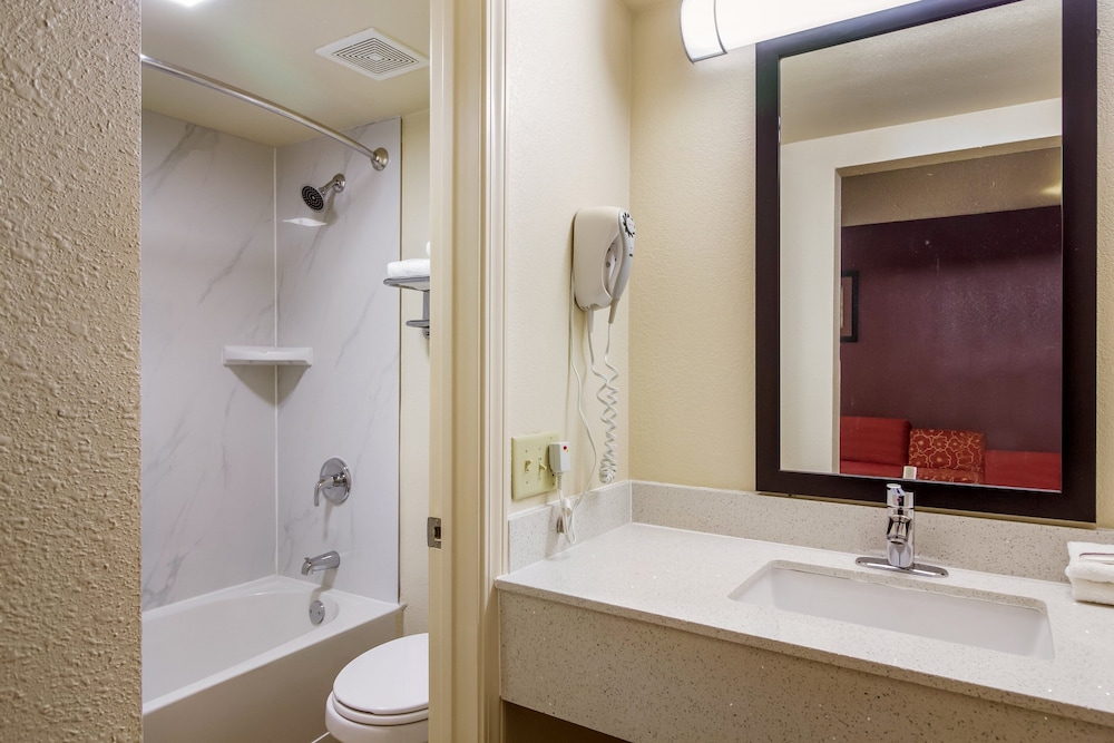 Red Roof Inn Houston East - I-10 8/26