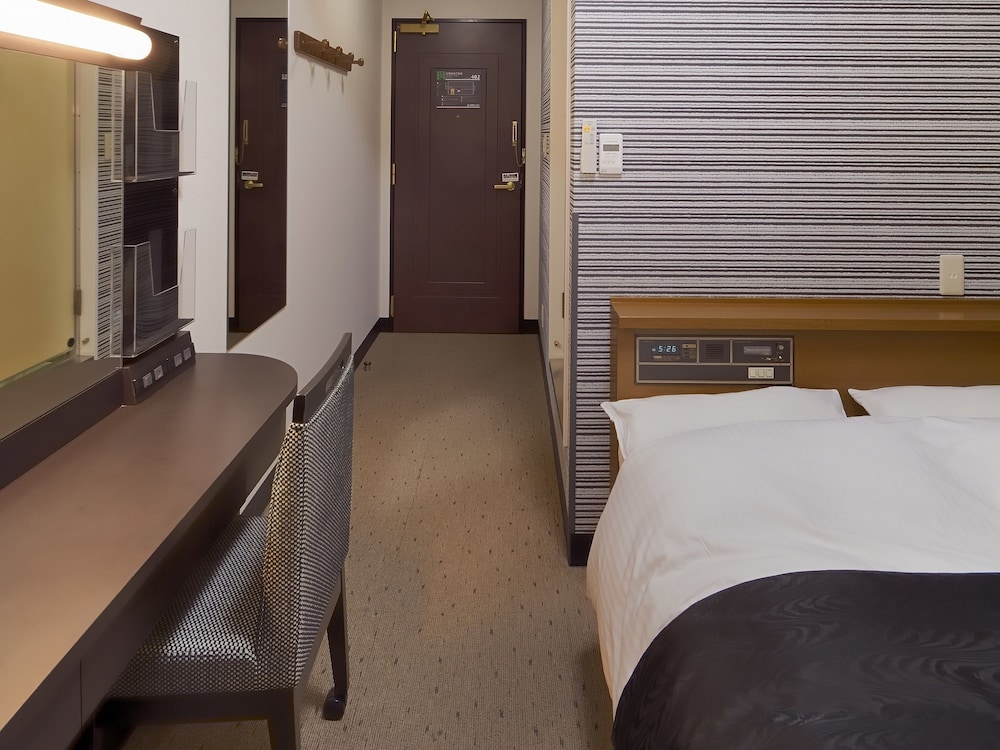 SEMI ROOM, SEMI DOUBLE BED, SMOKING