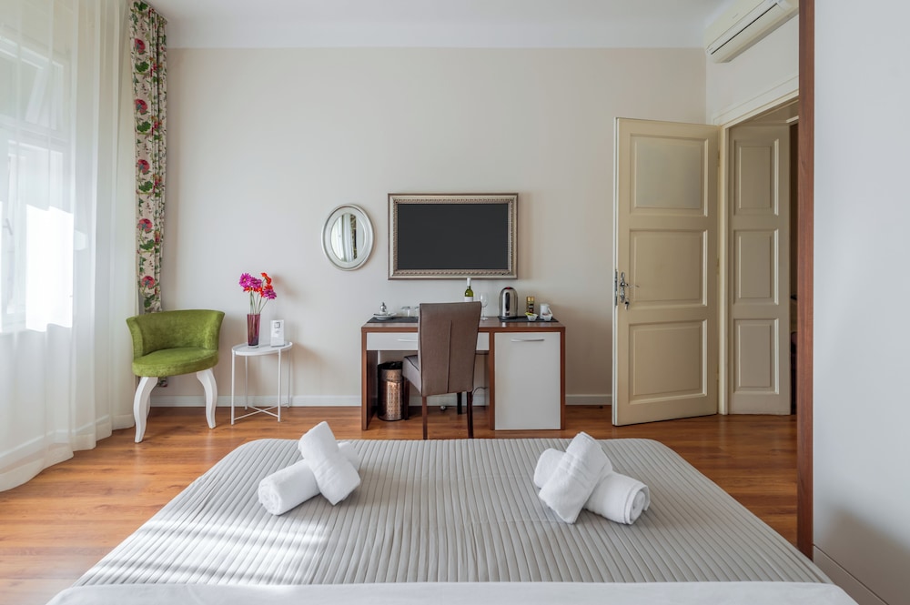 Bastion Luxury Rooms 18/25