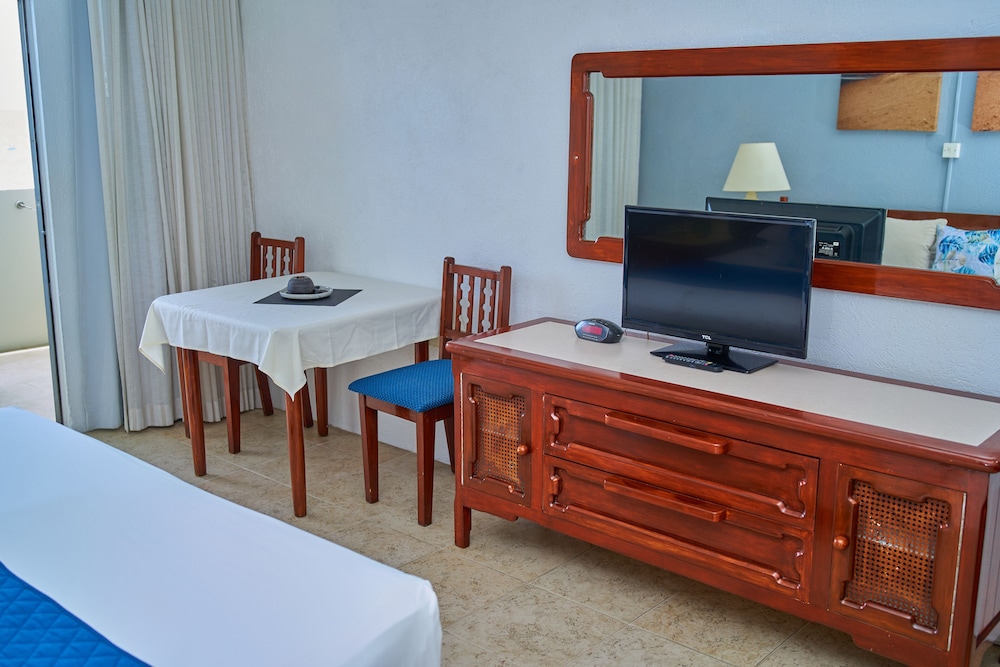 Sunswept Beach Hotel 8/44