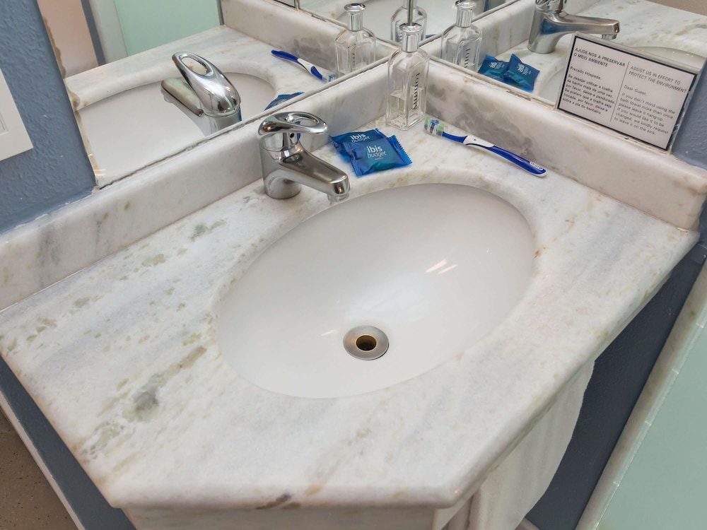 Ibis Budget Curitiba Centro 49/50
