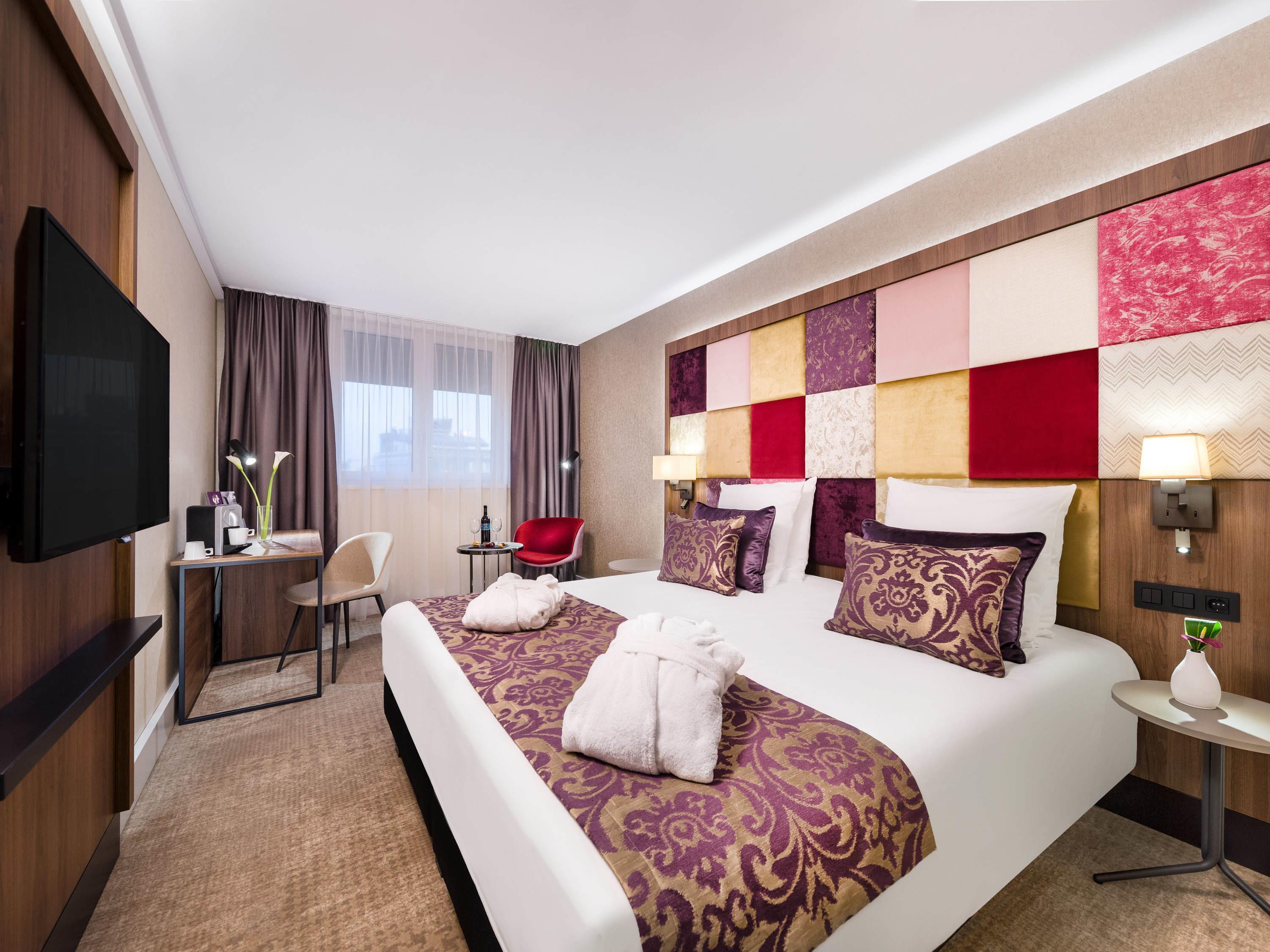 PRIVILEGE, DOUBLE BED