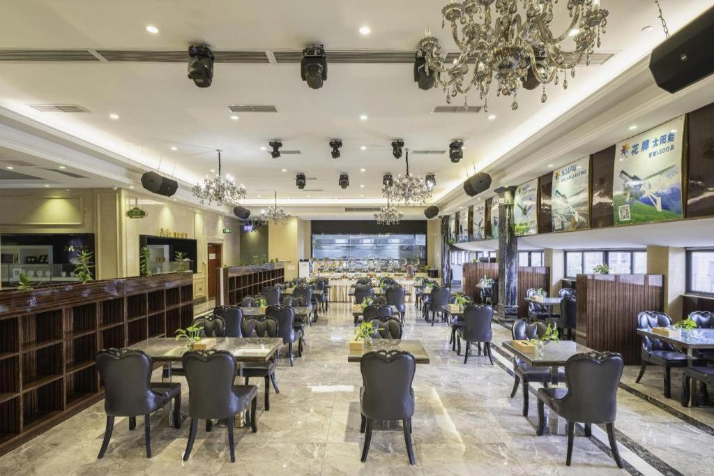 Vienna Hotel (Zhongshan Guzhen Lighting Expo Center) 46/60