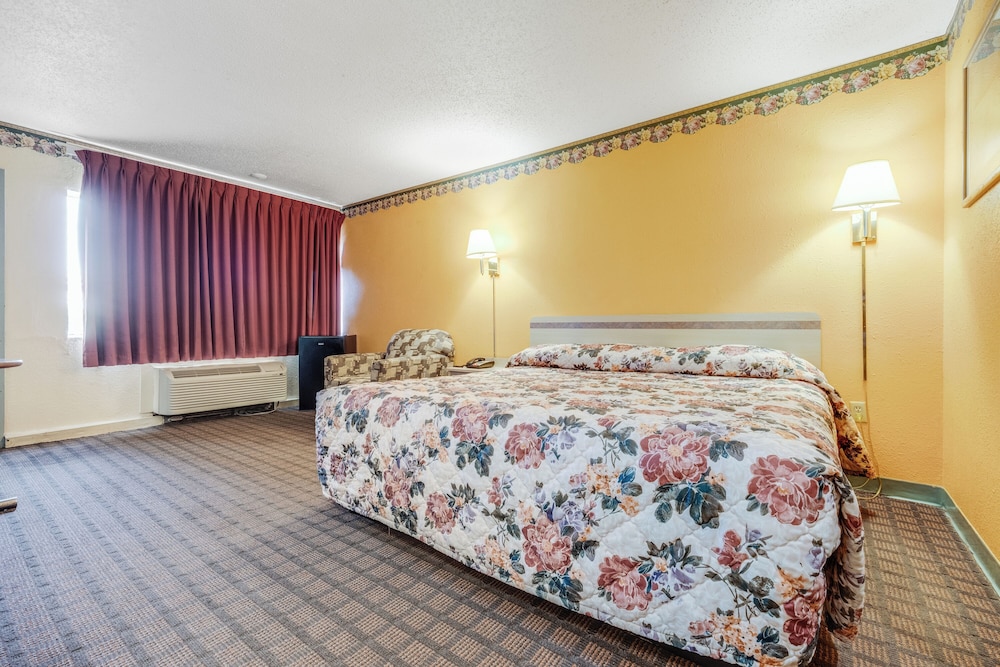ROOM, KING BED, SMOKING