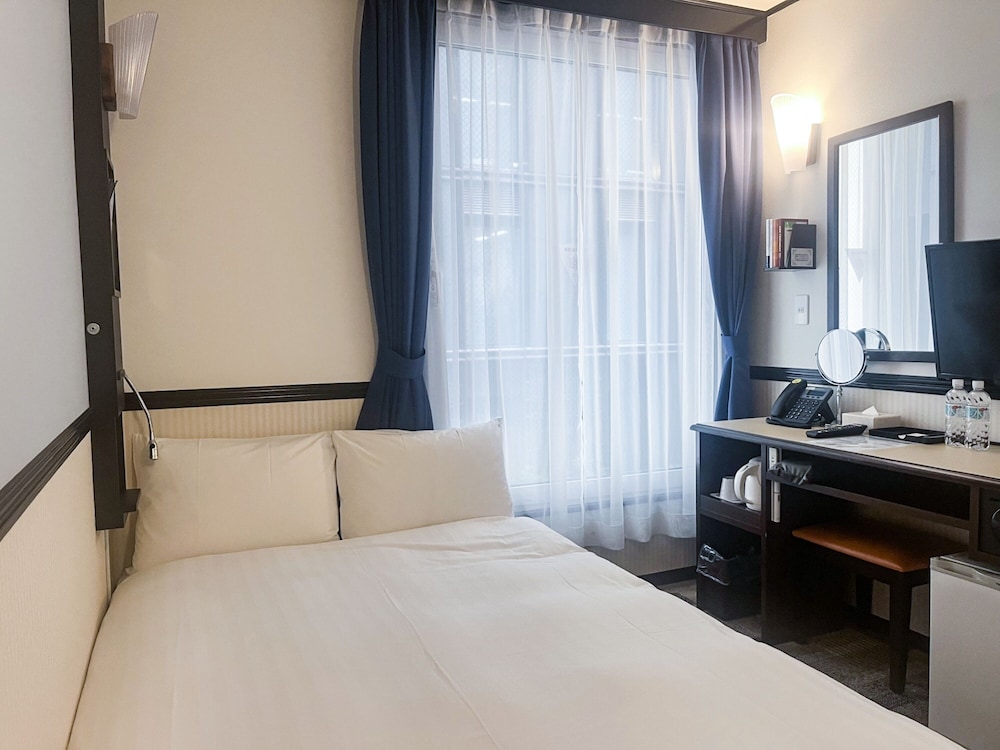 Toyoko Inn Tokyo-Eki Yaesu Kita-Guchi 13/45