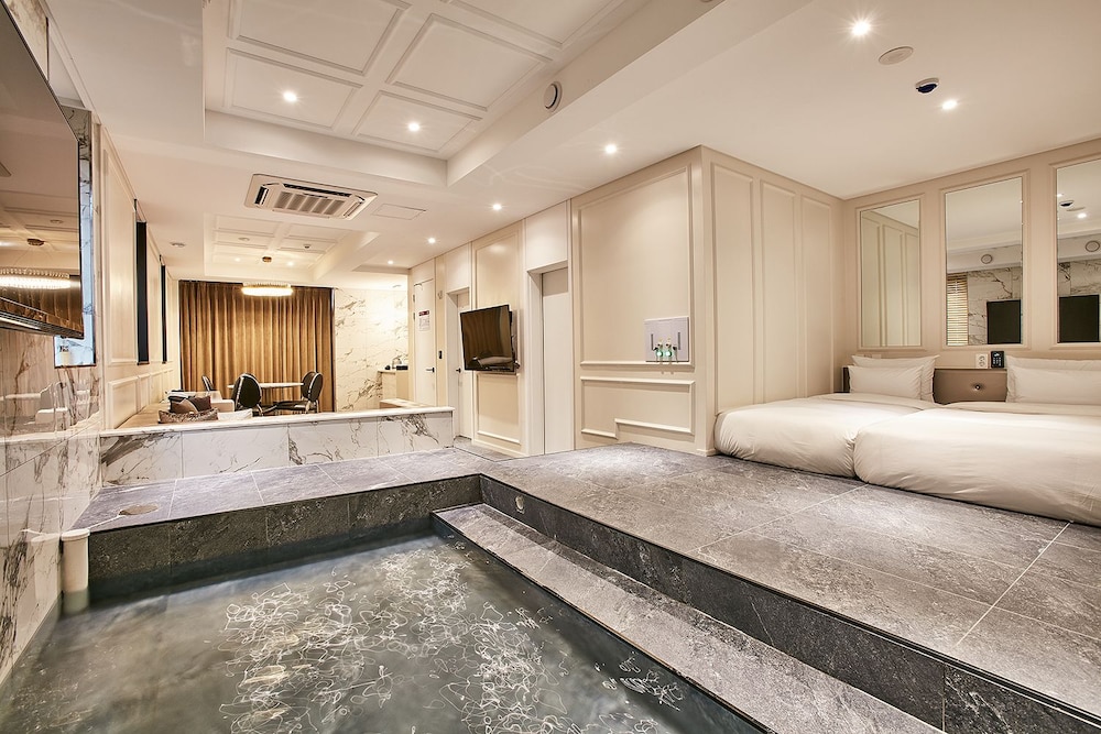 Hotel Wanted 37/70