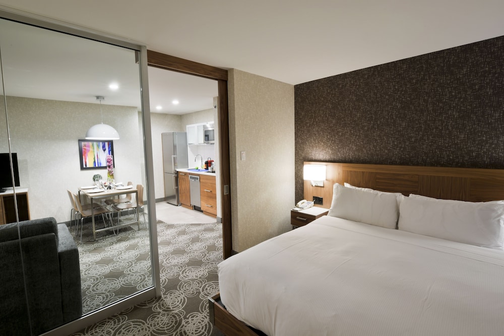 Hilton Montreal/Laval 12/50