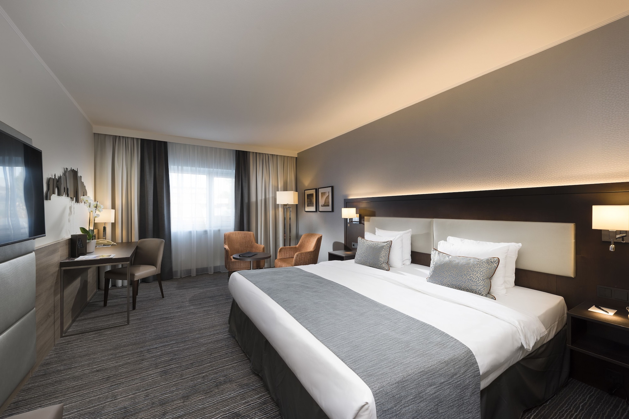 COMFORT, QUEEN BED