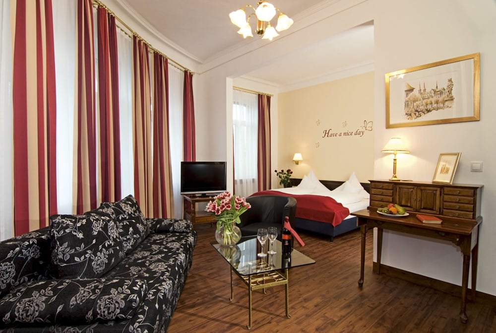 Hotel National 48/72