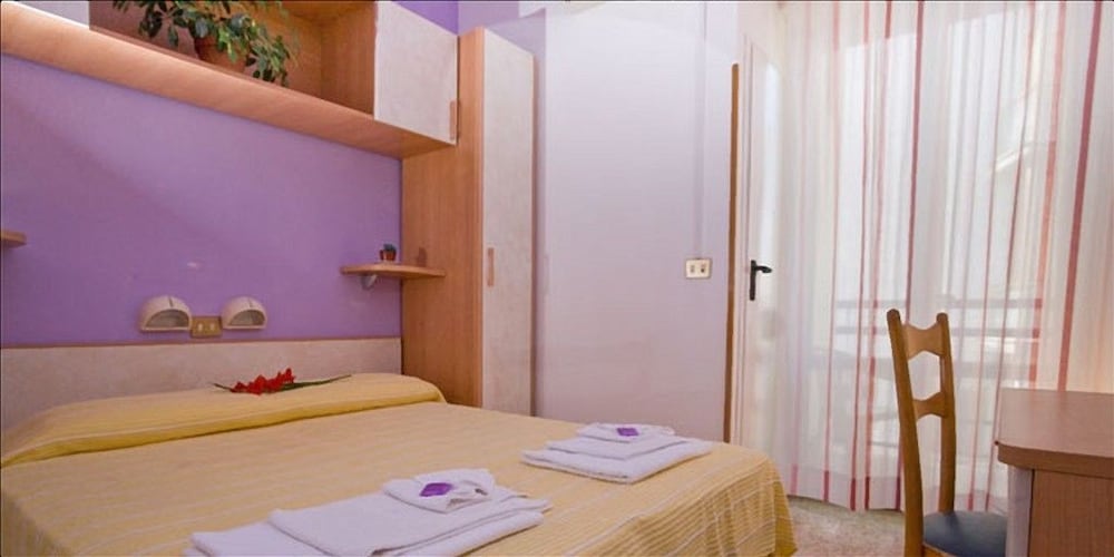 Hotel Moja 7/23