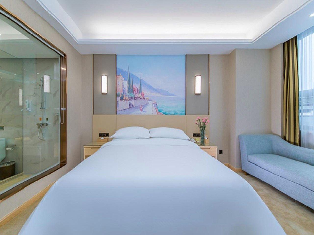 Vienna International Hotel (Huanggang Normal College Ruitian Plaza) 17/39