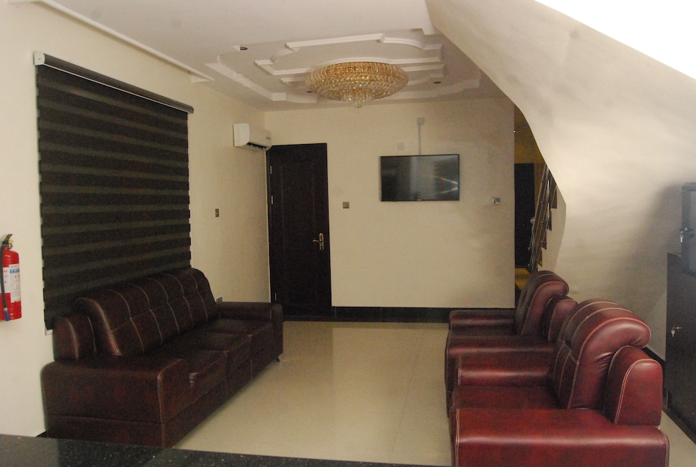 Grandbee Apartment And Residence 12/21