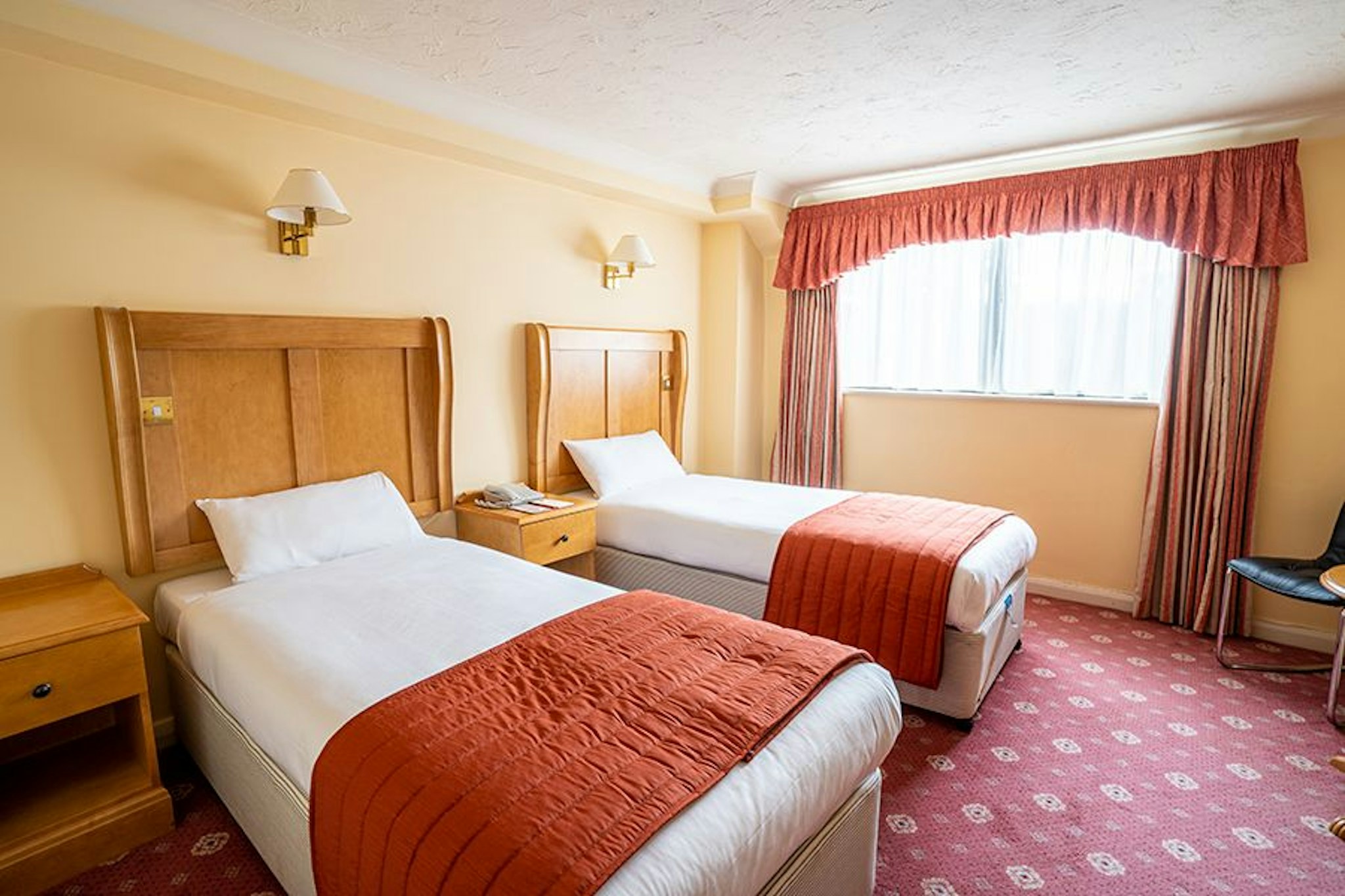 Lakeside International Hotel 8/10
