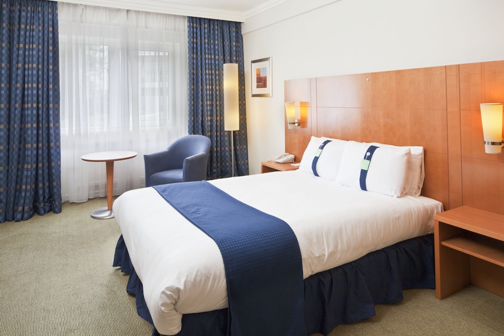 HOLIDAY INN BASILDON 27/75