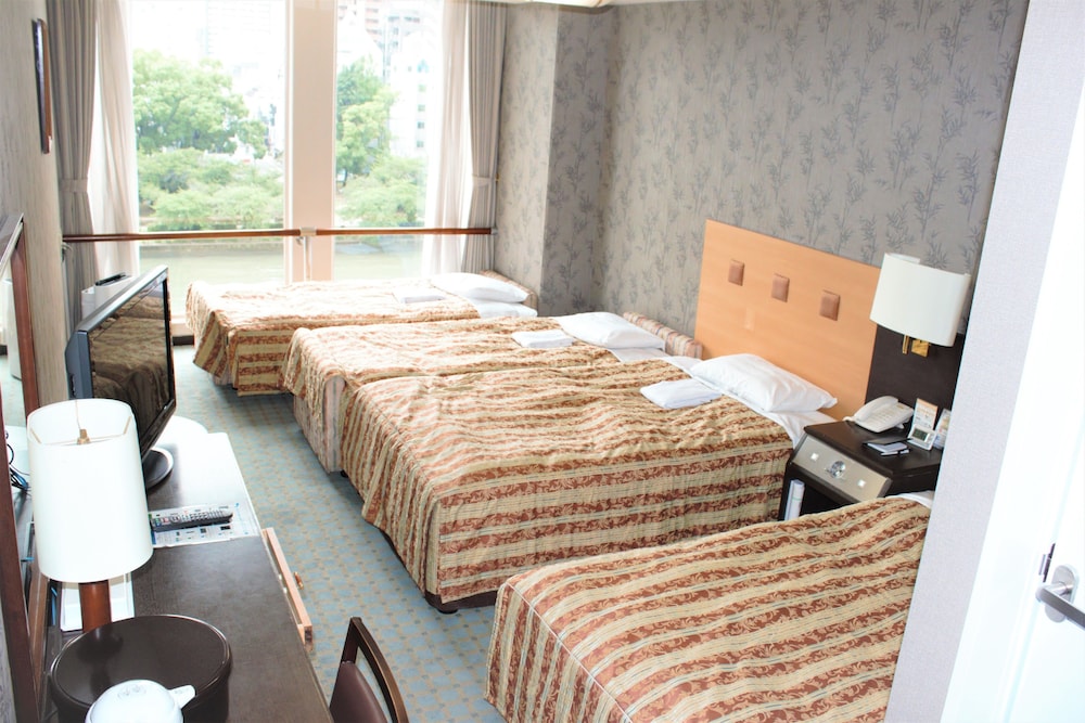 Osaka Castle Hotel 13/73