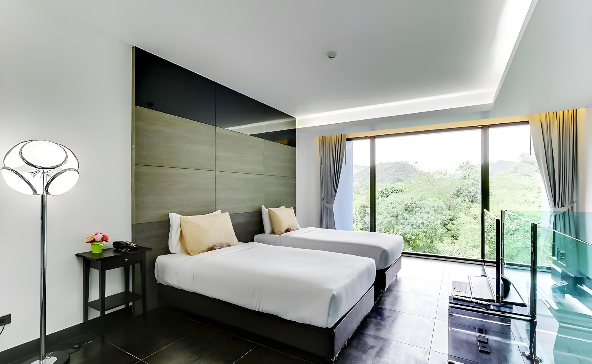 Duplex, Forest, Double and Twin Beds